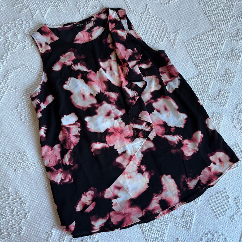 Apt. 9 Women’s Size Medium Black And Pink Sleeveless Round Neckline Blouse Top